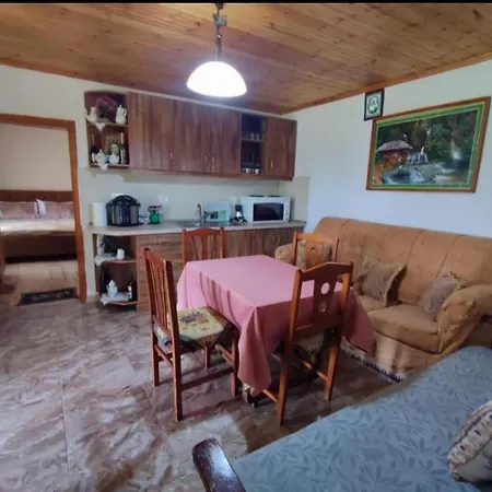 Gest House Felau Vakantiehuis Përmet